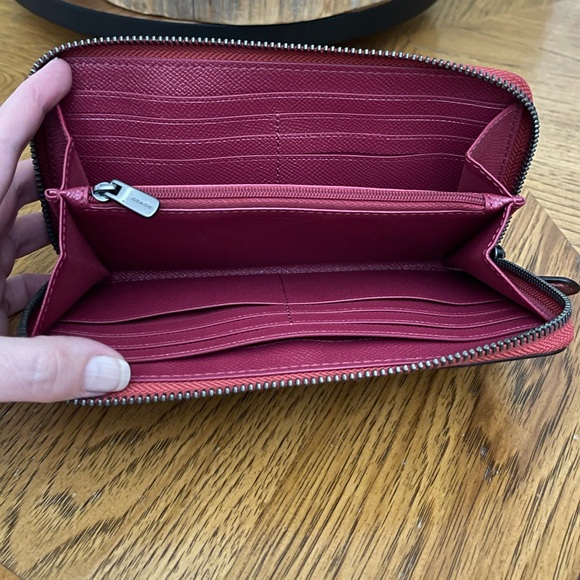 RARE COLOR COACH METALLIC PEBBLE LEATHER ACCORDION ZIP WALLET - Picture 9 of 14